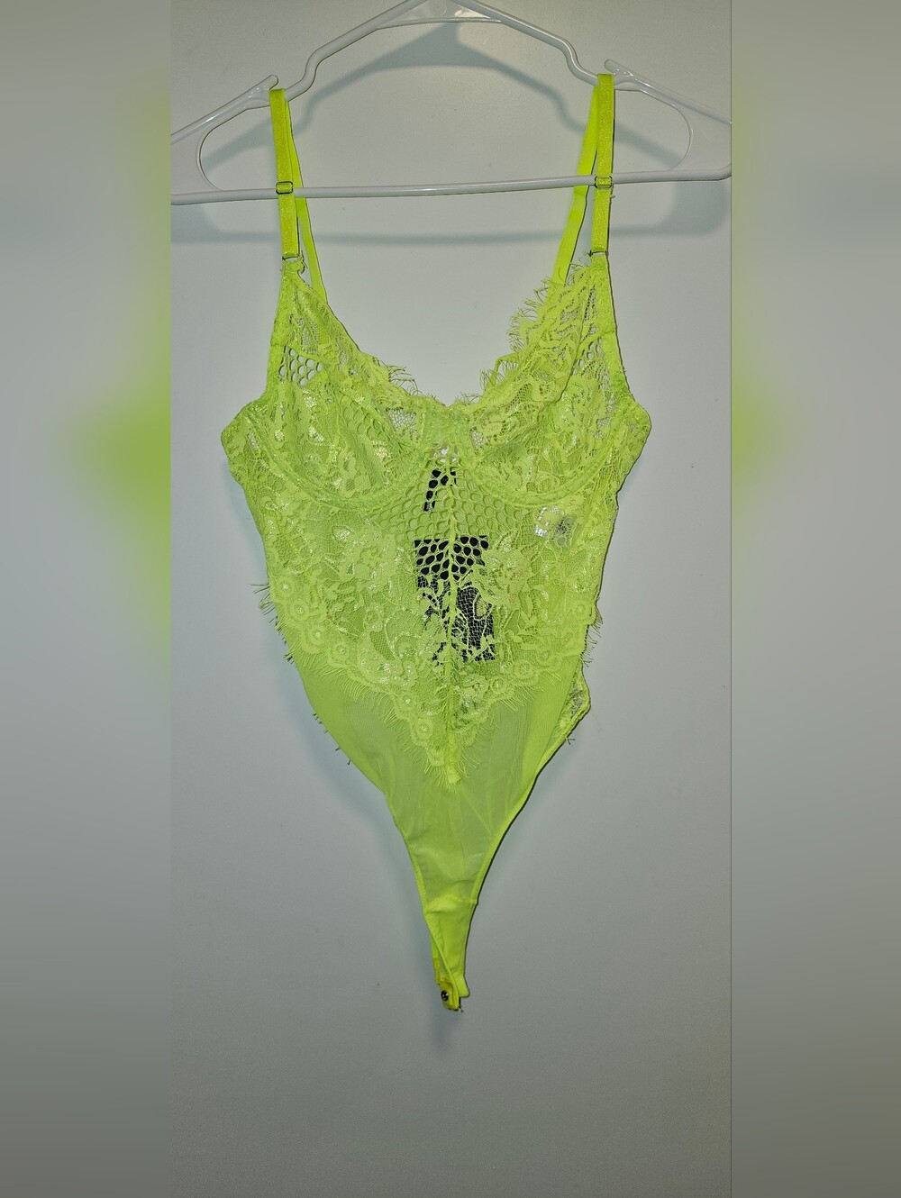 Fashion Nova Size M Neon Yellow Lace Bodysuit